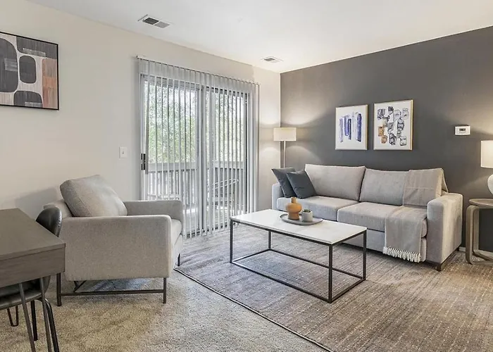 Апартаменты Landing Modern With Amazing Amenities Buffalo Grove